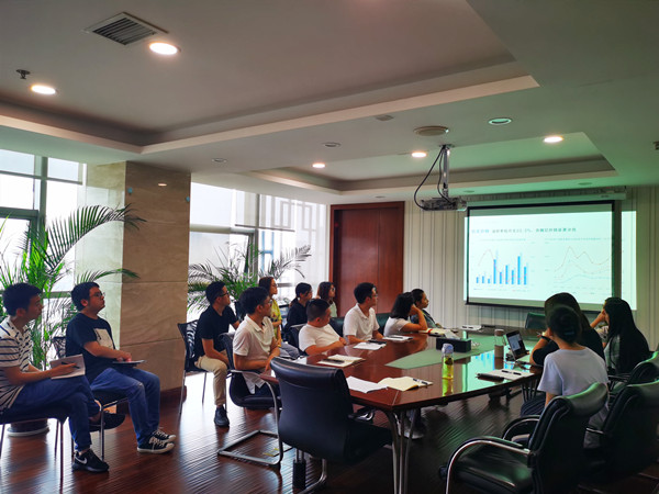 公司業(yè)務(wù)部開(kāi)展《成都房地產(chǎn)市場(chǎng)近況•報(bào)告基礎(chǔ)排版》分享交流會(huì)