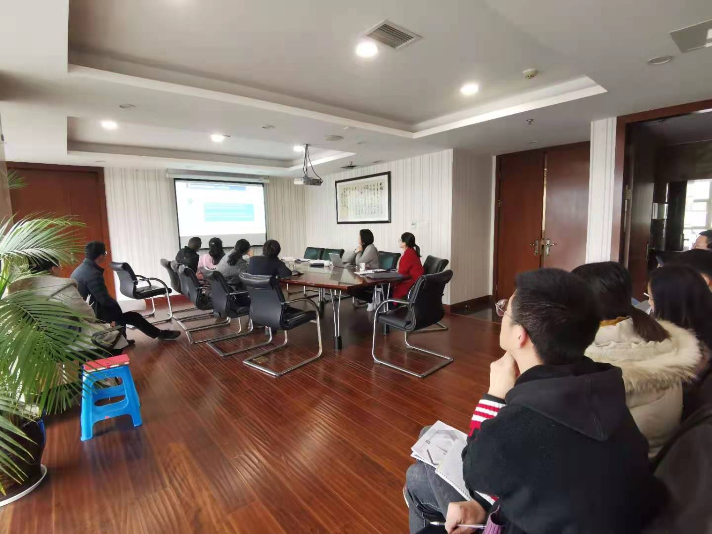 公司業(yè)務(wù)部組織開展月度培訓會